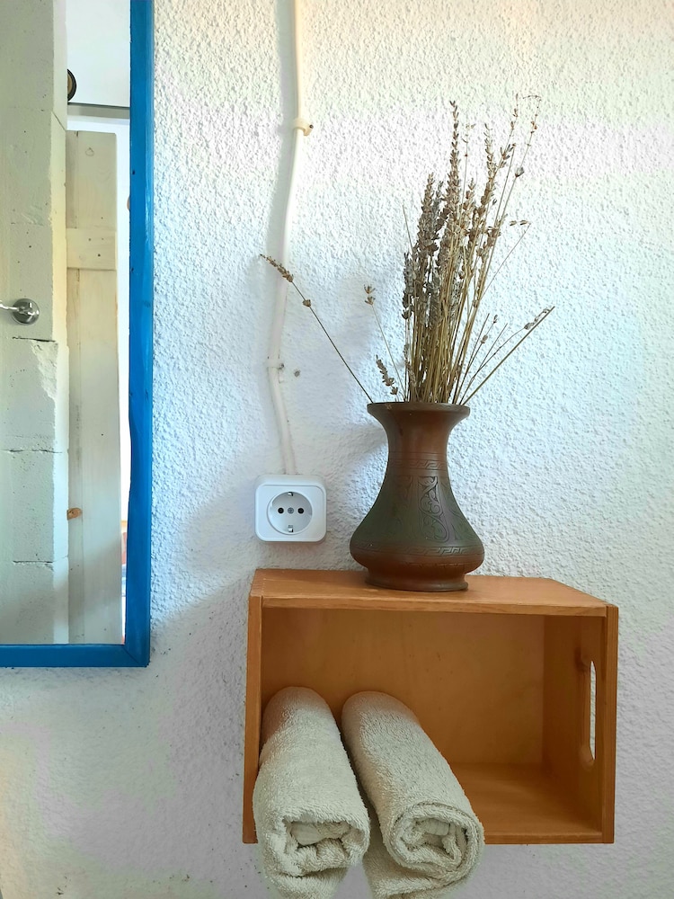 Design Double Room, 1 Double Bed, Hill View, Beachside photo 3