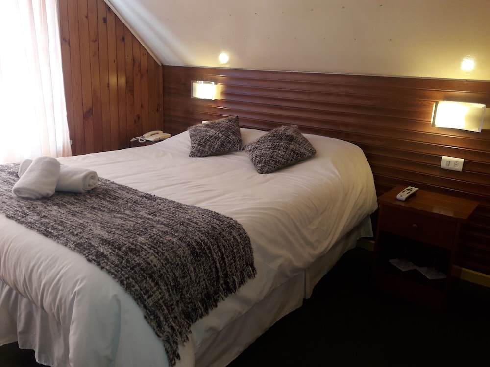 Double Room, 1 Queen Bed, Private Bathroom photo 3