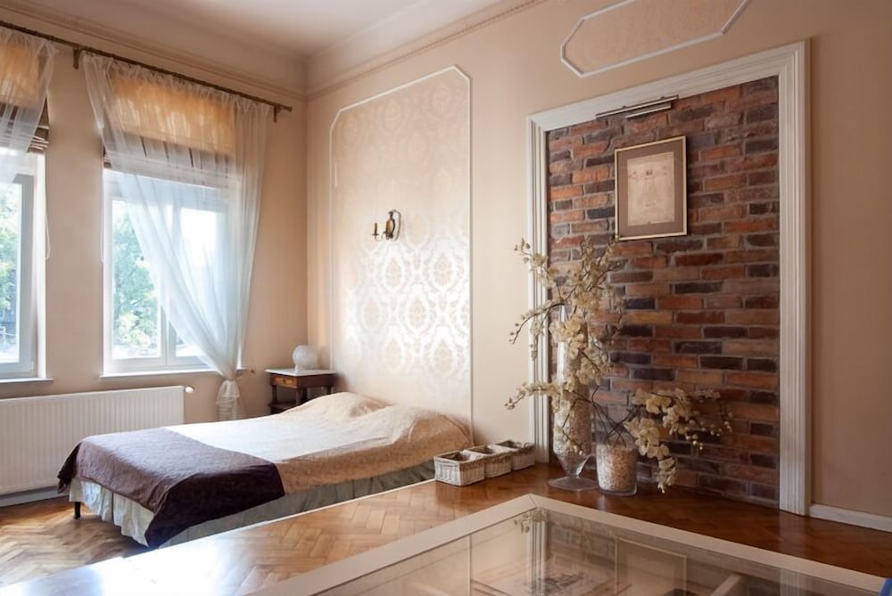 Romantic Studio Suite