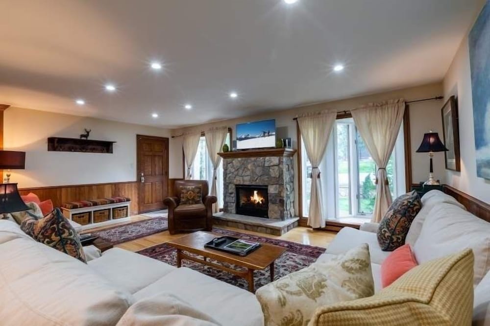 Condo, 2 Bedrooms