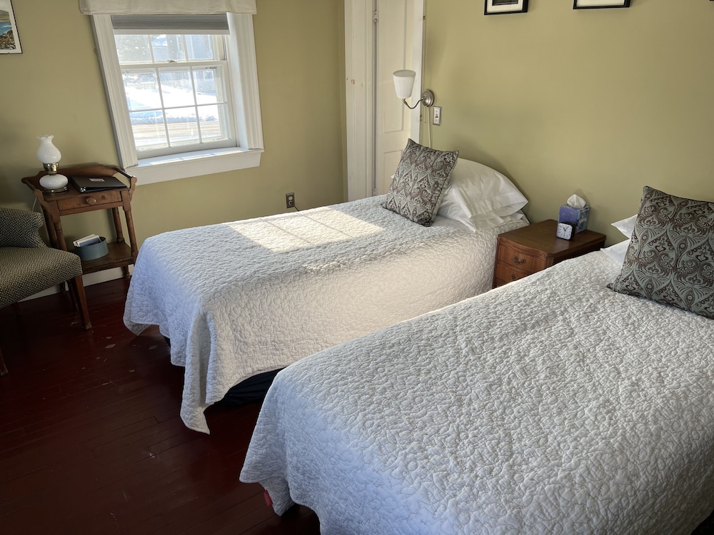 Twin Room, Private Bathroom (Darrynane Room)