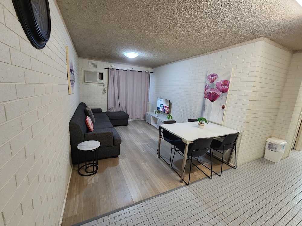 Two Bedroom Apartment Queen and Twin - Photo 3