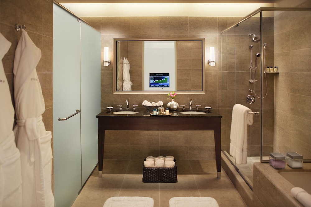 Deluxe Suite, 1 Bedroom, City View (1 King Bed) - Photo 4