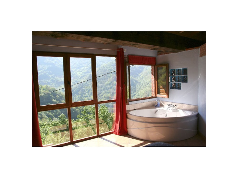 Romantic Apartment, 1 Bedroom, Hot Tub, Mountainside photo 3