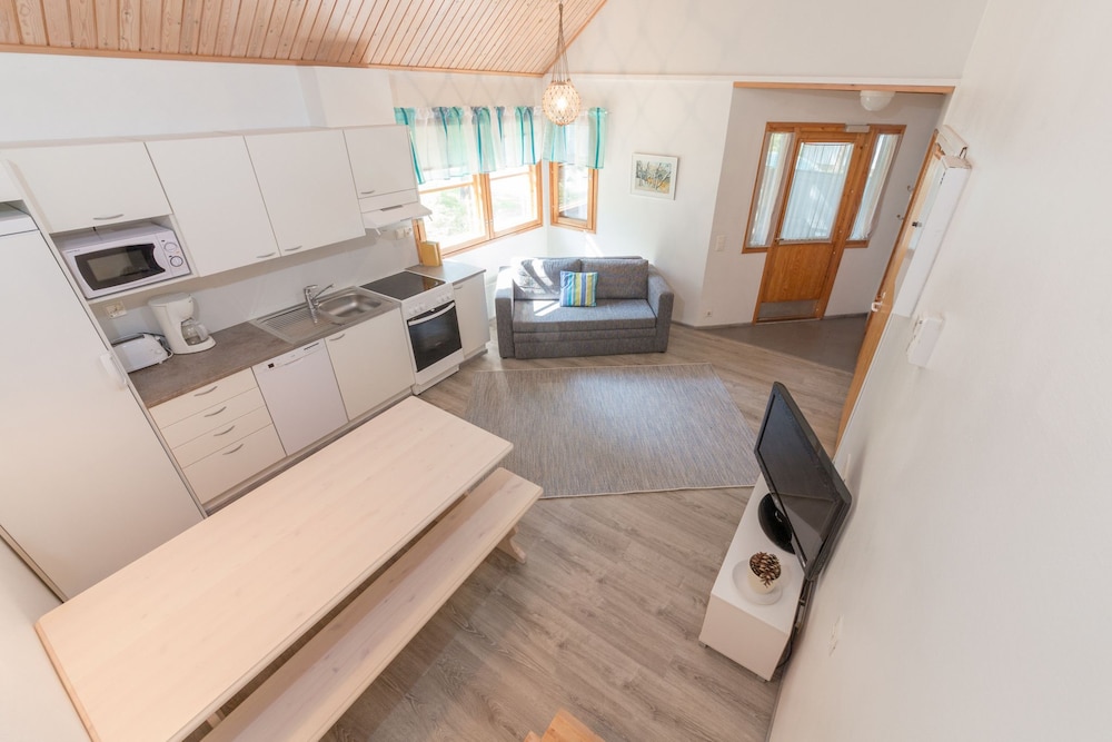 Cottage, multiple beds (5-6 Adults) - Photo 4