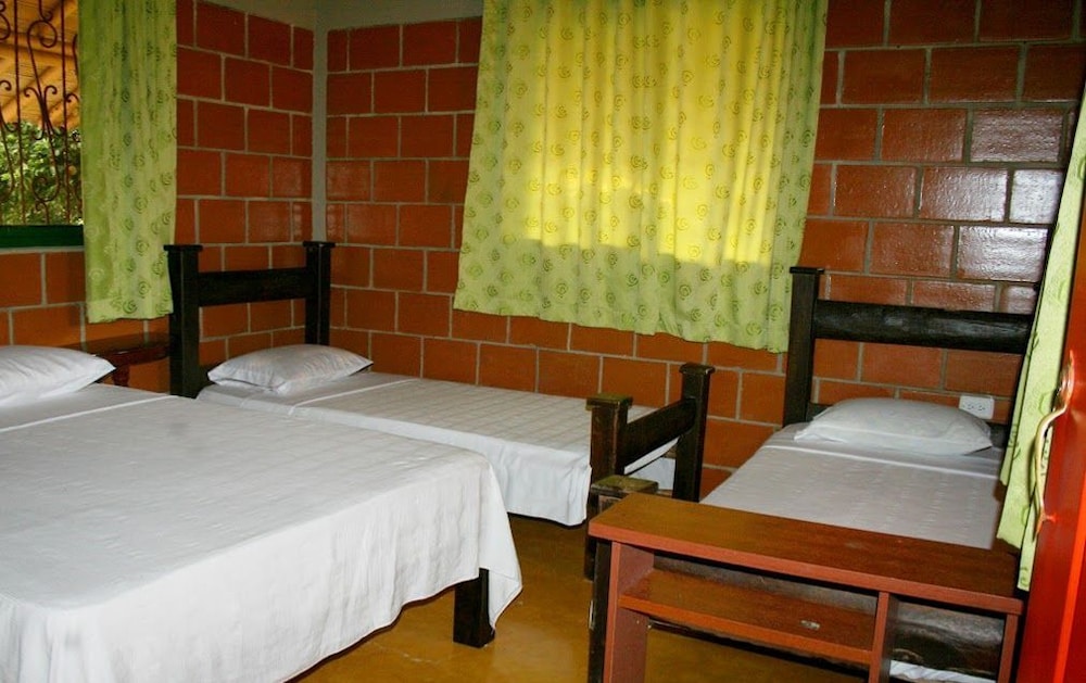 Basic Quadruple Room photo 3