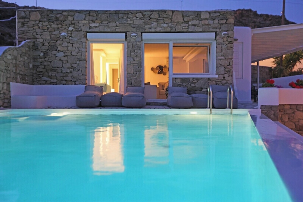 Deluxe Apartment, 3 Bedrooms, Private Pool, Oceanfront photo 2