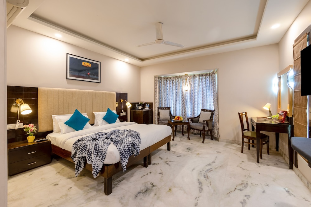 Suite, City View
