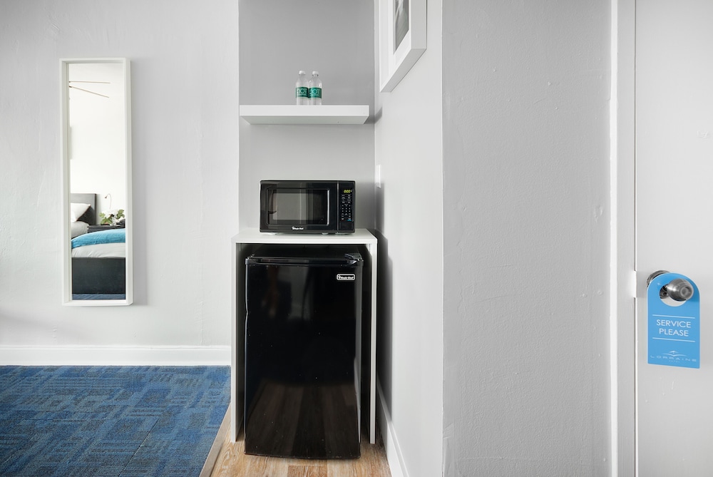Standard Room, 2 Double Beds - Photo 4
