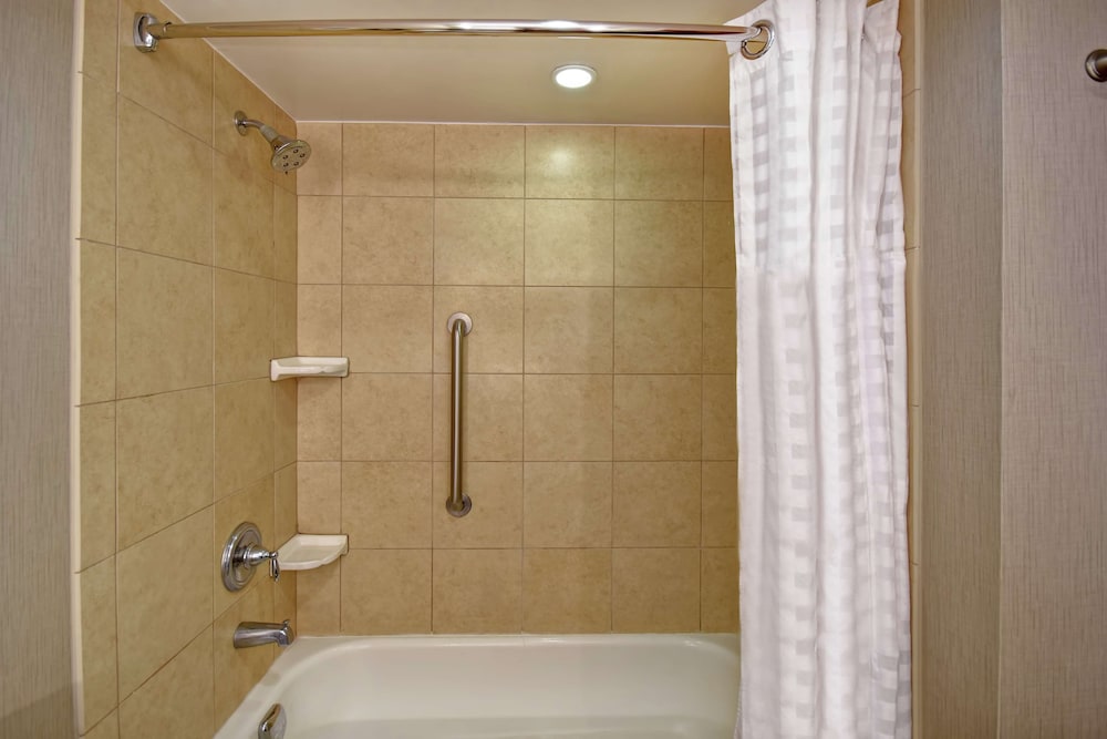 Suite, 2 Double Beds, Accessible, Bathtub - Photo 8