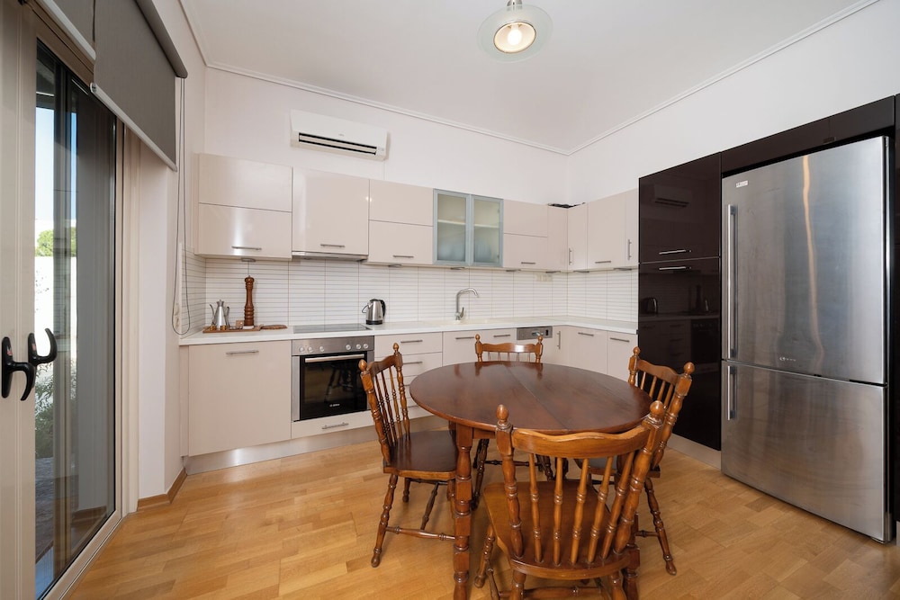 Luxury House photo 3