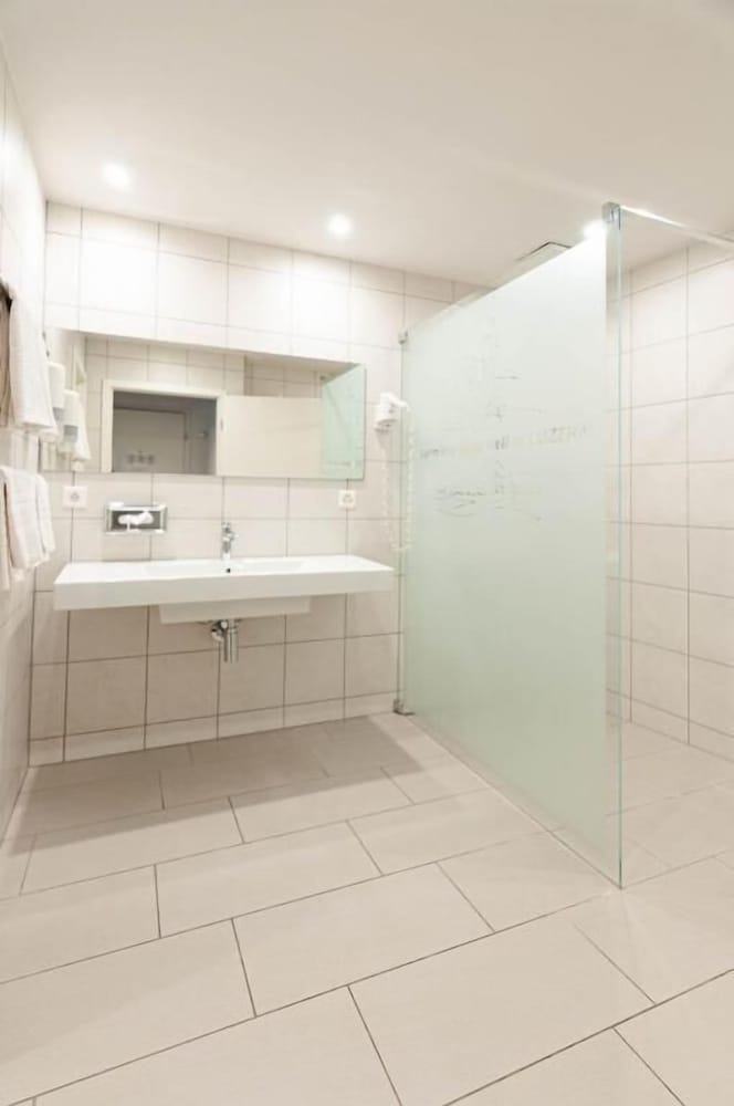 Room for 8 People photo 3