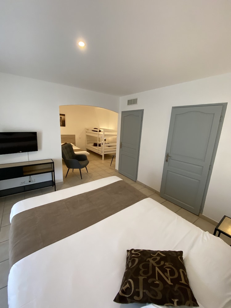 Family Room, Multiple Beds photo 2