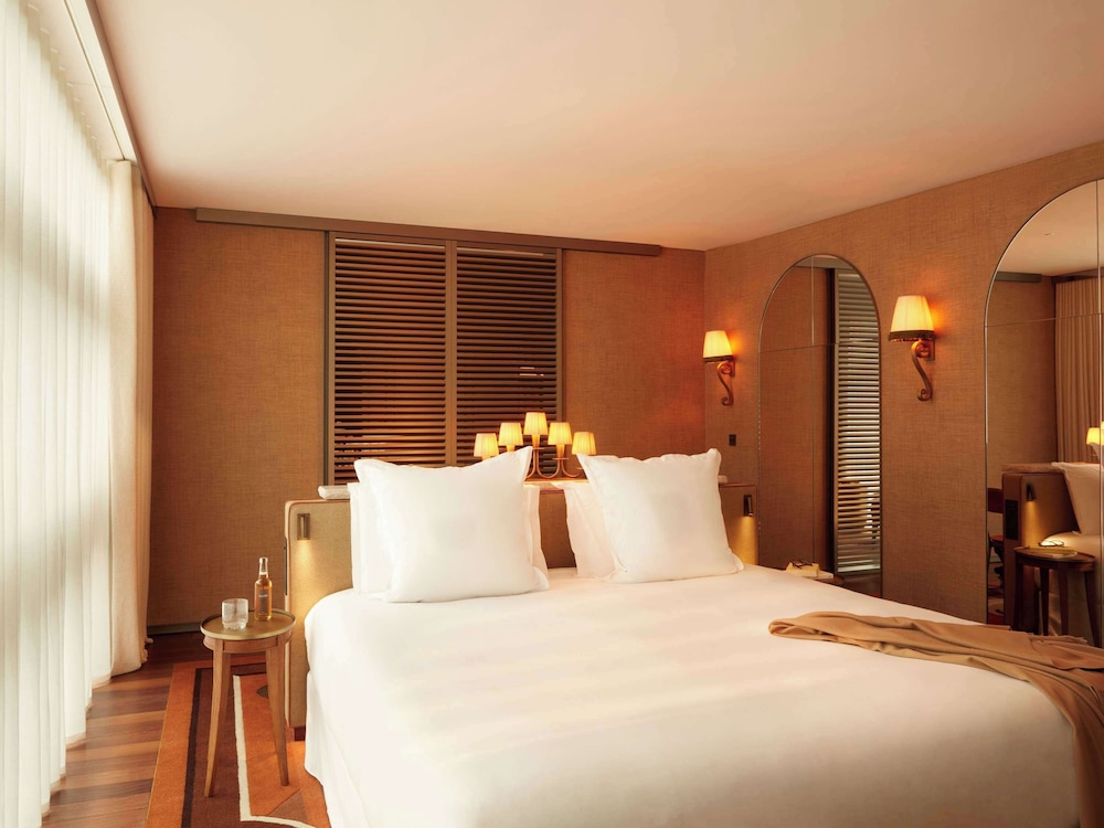 Mondrian Suite