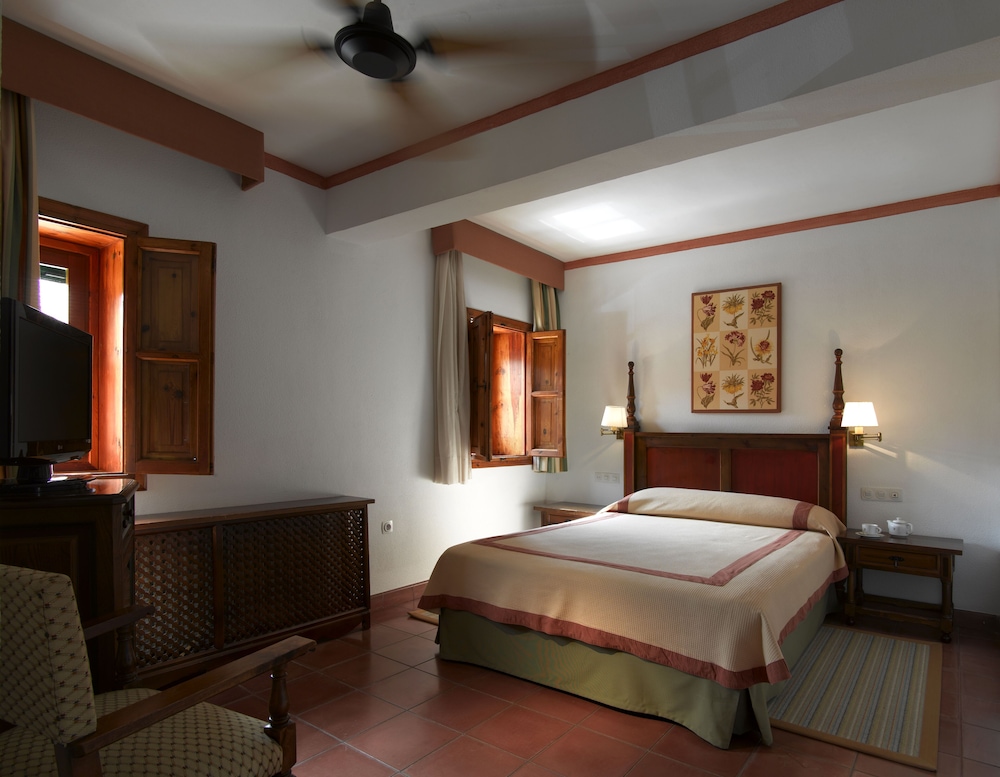 Standard Twin Room - Photo 4