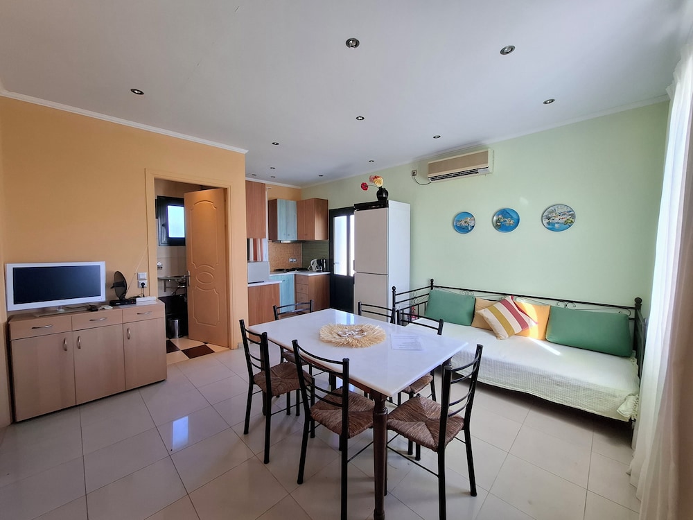Two-Bedroom Garden Home photo 2