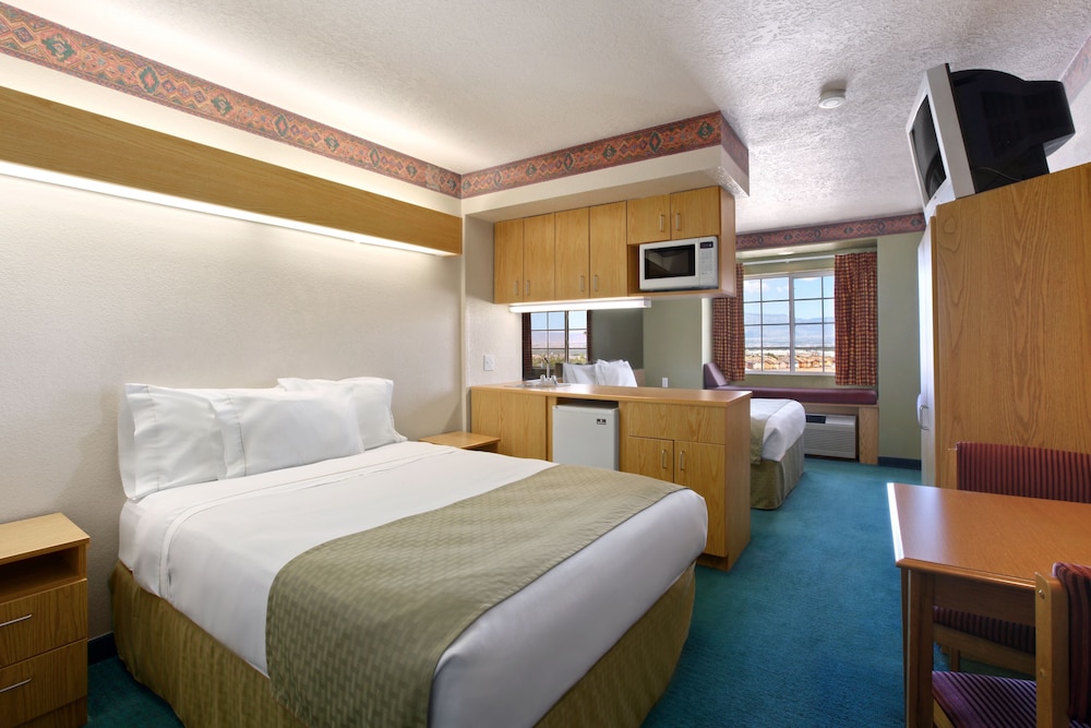 Studio Suite, 2 Queen Beds, Non Smoking - Photo 3