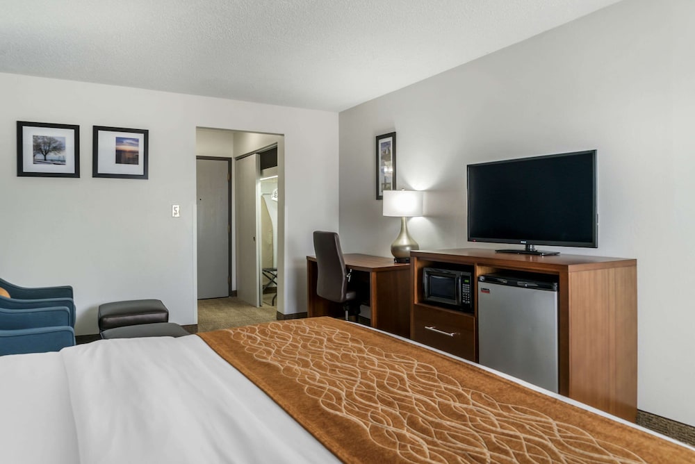 Suite, 1 King Bed, Jetted Tub - Photo 1