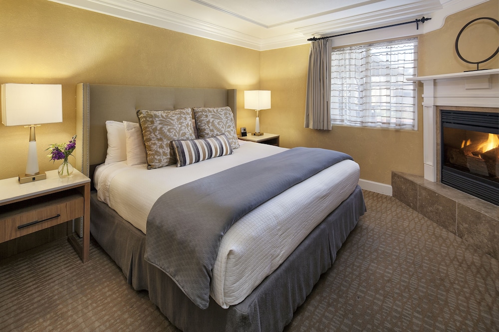 Deluxe Room - Photo 2