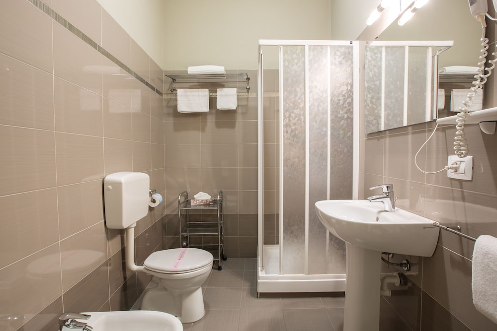 Comfort Double Room Single Use, 1 Double Bed, Ensuite, Courtyard Area photo 2