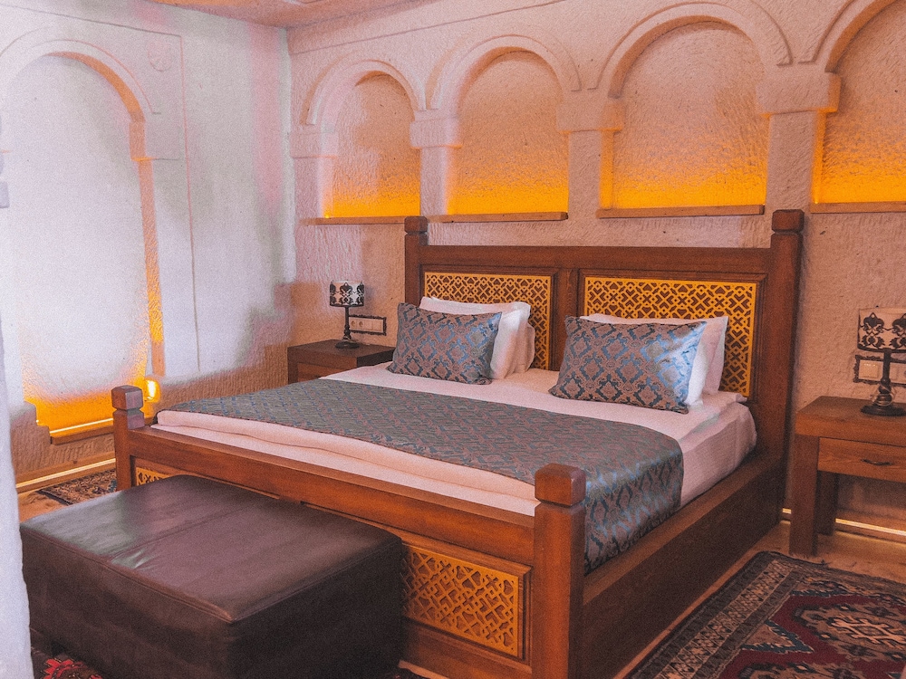 Suite (Local Cave)