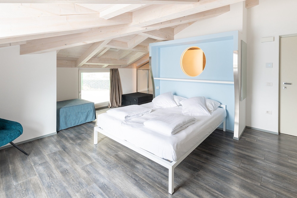 Superior Double Room, Jetted Tub, Lake View