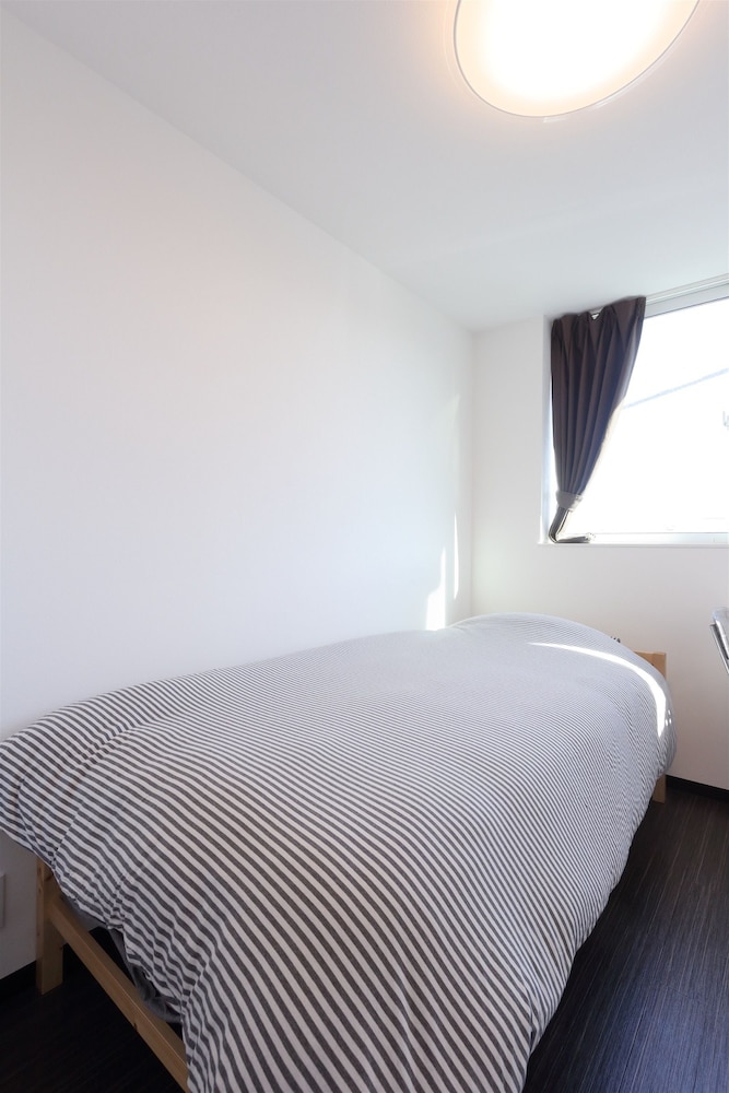 Standard Single Room, 1 Twin Bed, Non Smoking, Shared Bathroom photo 1