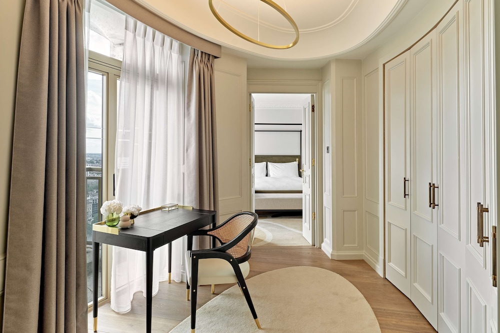 Suite, 1 King Bed (Newly Refurbed Buckingham Suite)