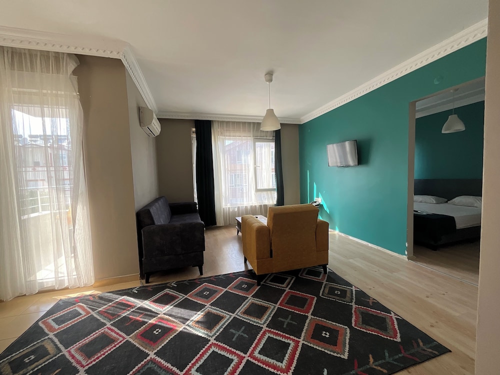 Suite, 1 Bedroom - Photo 1