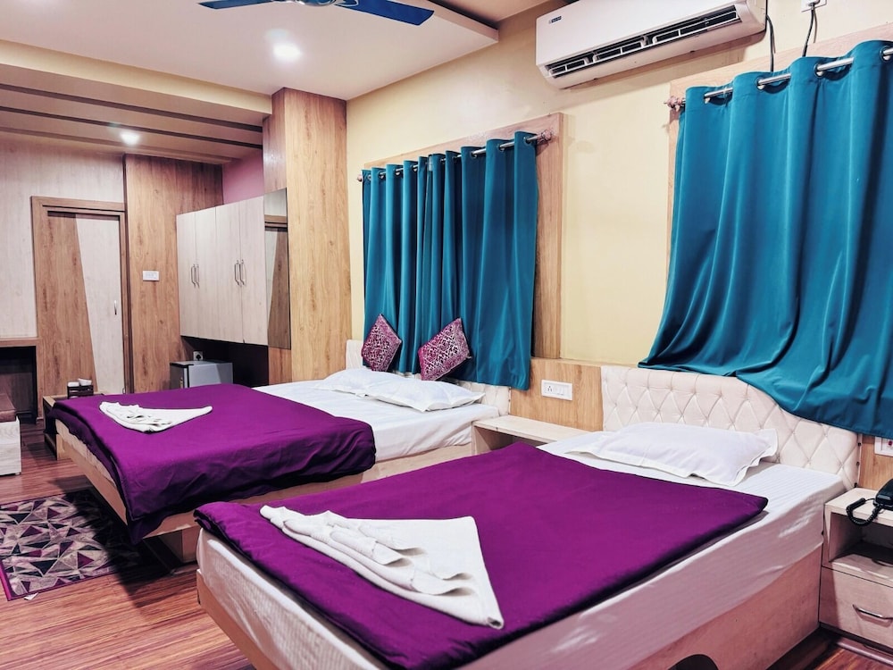 Classic Triple Room, City View photo 1