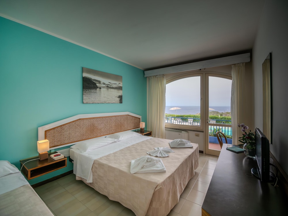 Standard Triple Room, Sea View photo 3