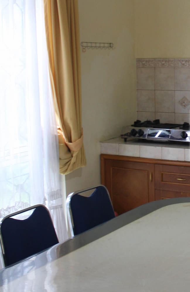 House, 3 Bedrooms photo 2