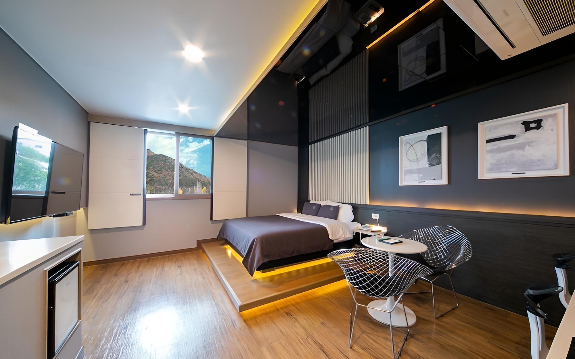 Room (VVIP (Netflix personal account Large ) - Photo 11