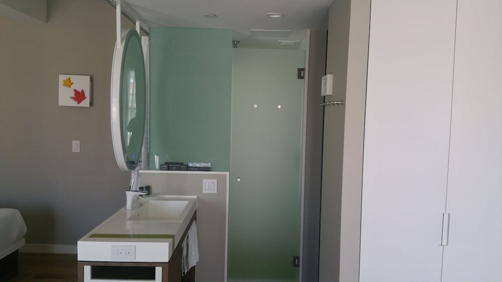 Superior Room, 2 Queen Beds (Courtyard & Partial City View) thumbnail 5