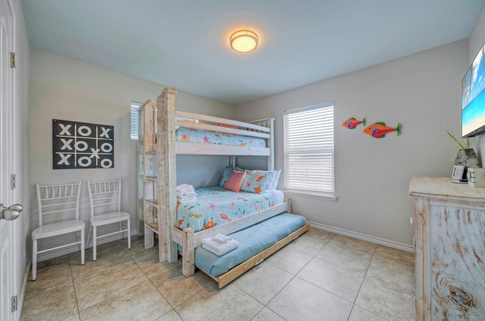 House (4 Bedrooms)