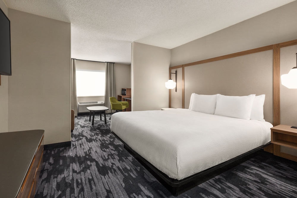 Executive Suite, 1 King Bed with Sofa bed photo 3