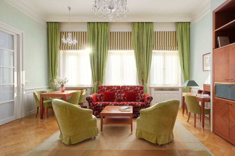 Old Town Square Suite thumbnail 5