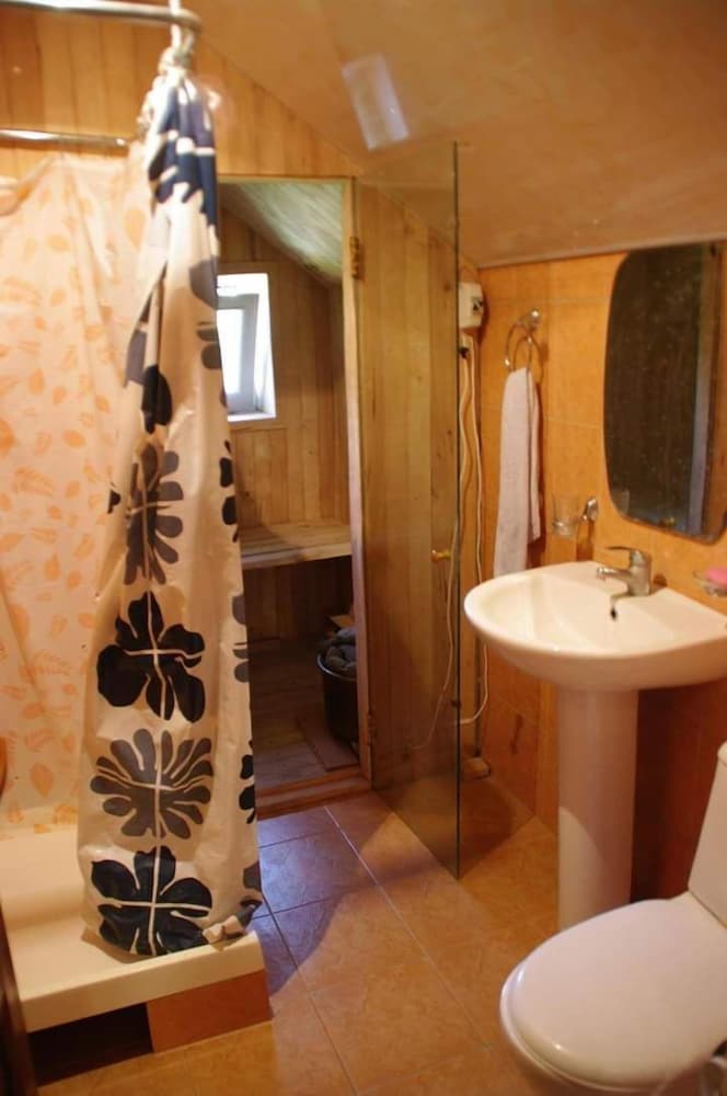 Economy Triple Room, Shared Bathroom photo 3