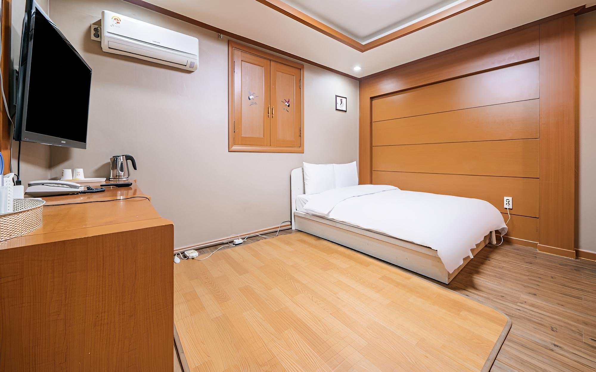 Room (Family Room B (Double + Ondol Netflix) - Photo 2