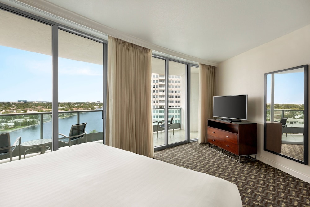 Suite, 1 Bedroom - Photo 1