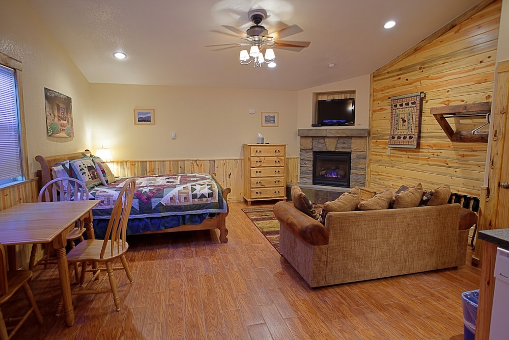 Classic Cottage, Hot Tub, Mountain View