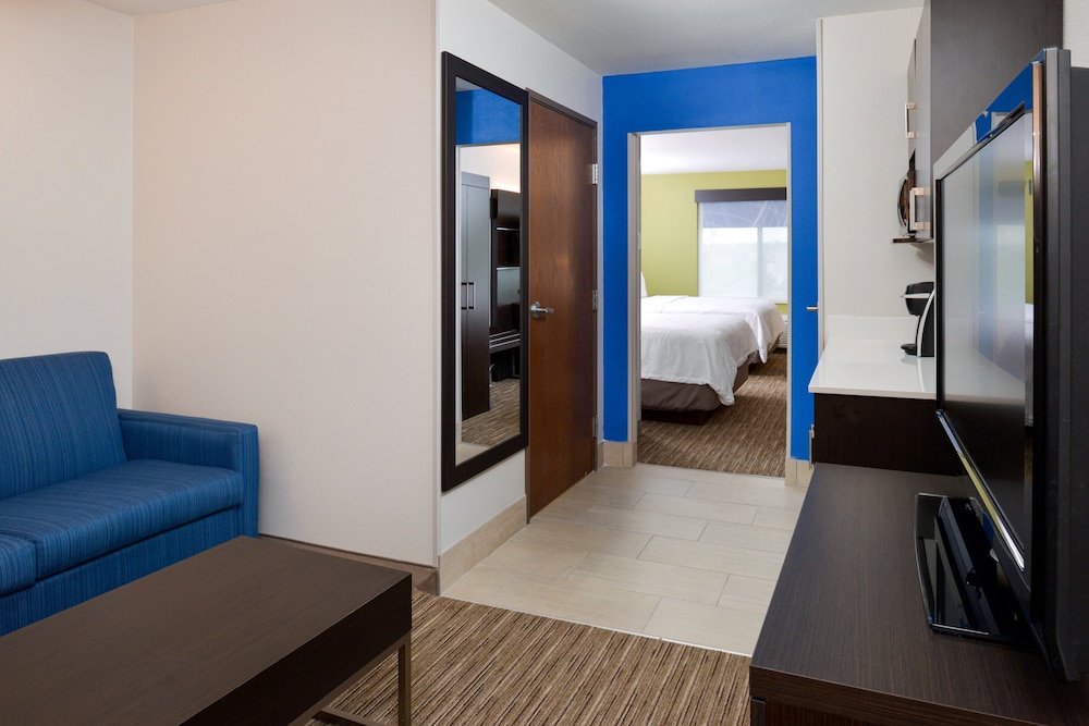 Suite, Multiple Beds - Photo 7