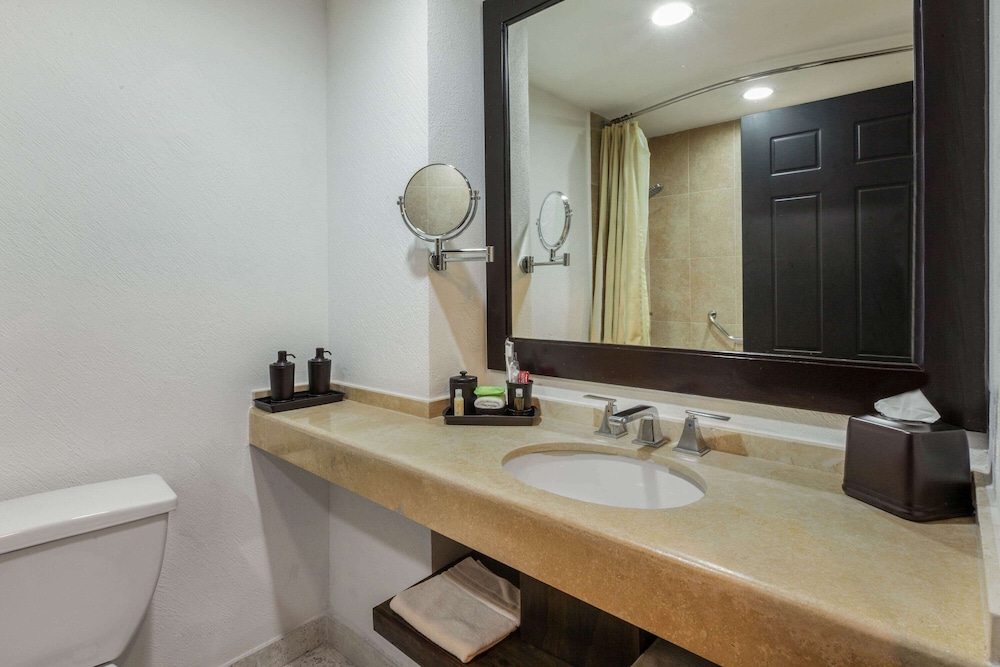 Executive Room, 2 Queen Beds - Photo 3