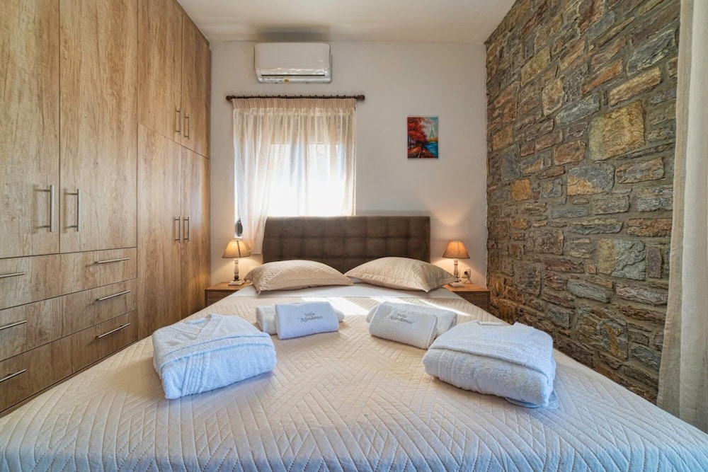 Villa photo 1