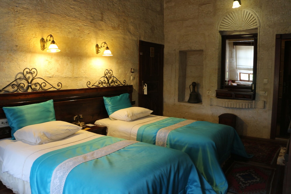 Standard Double or Twin Room - Photo 2