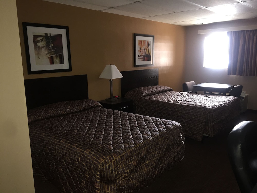 Room, 2 Double Beds - Photo 4