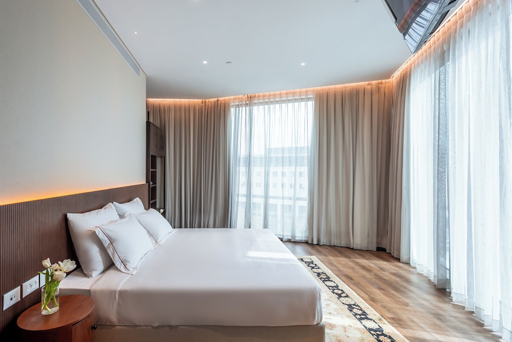 Deluxe Suite, City View