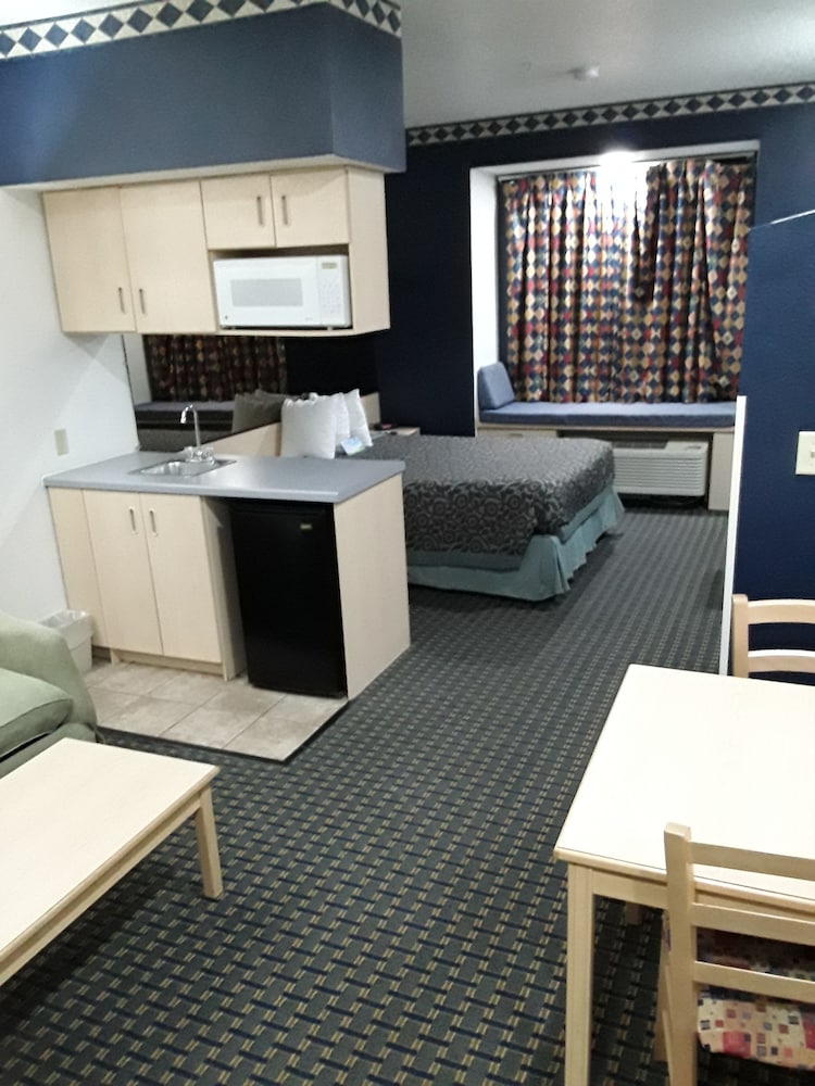 Studio Suite, 1 Queen Bed, Non Smoking - Photo 6