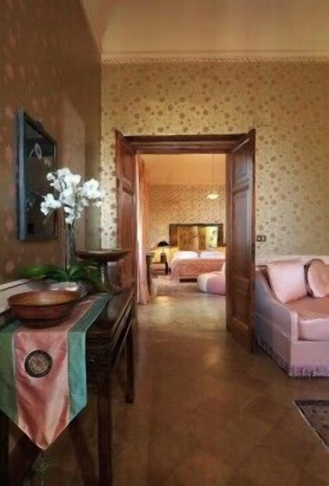 Deluxe Suite photo 1