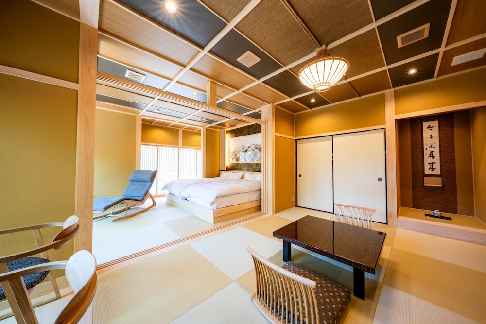 Junior Suite, Bathtub, Garden View photo 2